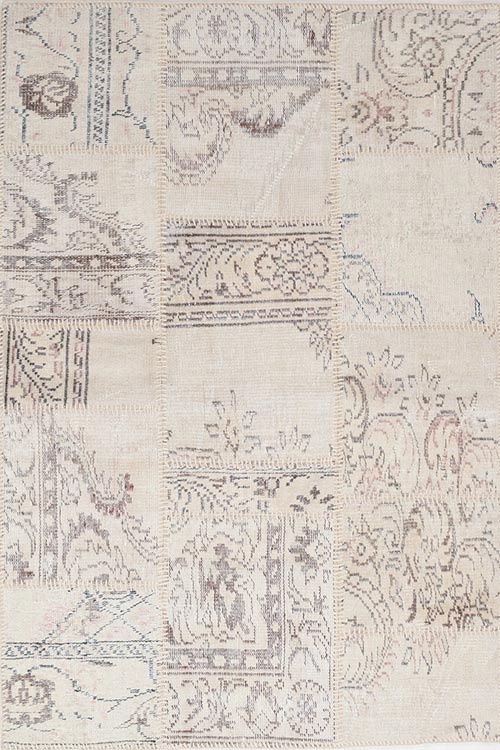 שטיח צמר בז' מלבני מעוצב מקולקציית 'שטיח צלטיקה 18'