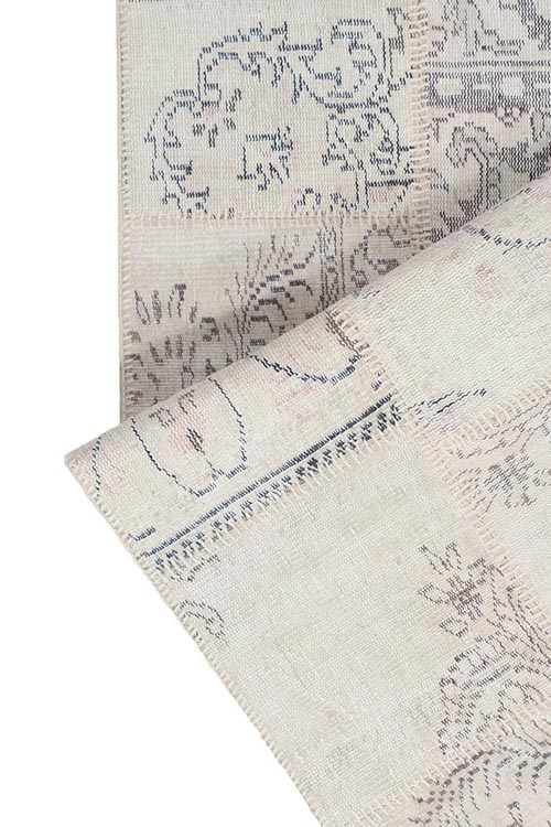 שטיח ראנר בגווני בז' וכחול עשוי צמר למסדרון בעבודת יד עם דפוסים דקורטיביים ואיכות פנומנלית