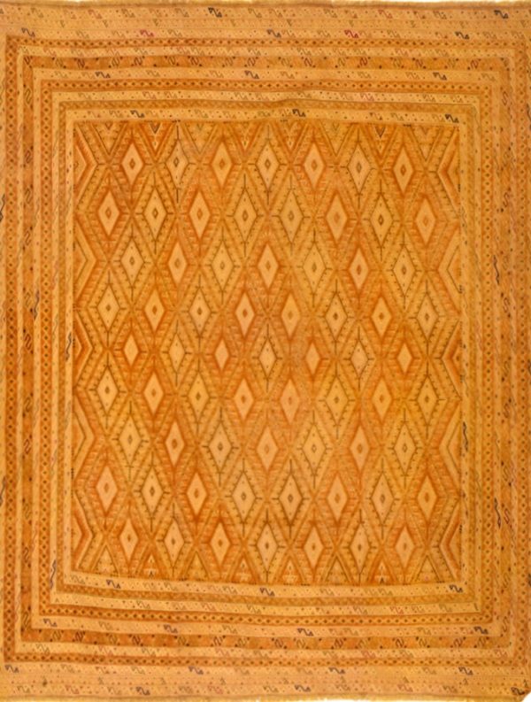 1899 שטיח קילים מלבני בעיצוב כפרי בגוונים כתום וחום