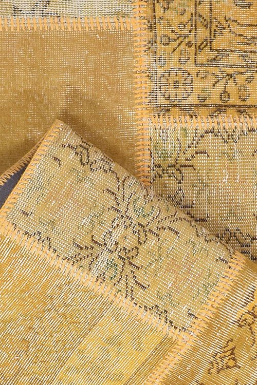 שטיח ראנר עשוי צמר בסגנון ייחודי בצבע צהוב המתאים במיוחד למסדרון