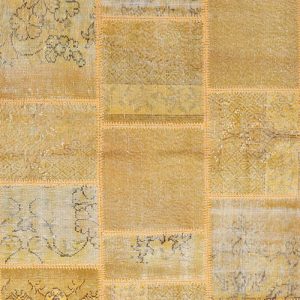 שטיח צלטיקה אותנטי מצמר בצורה מלבנית ובצבע צהוב