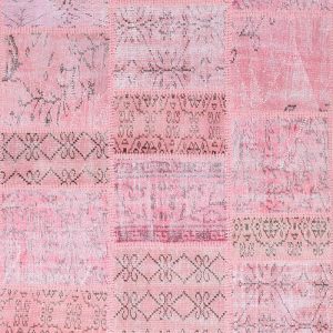 שטיח ורוד מלבני מצמר בעבודת יד בסגנון אותנטי