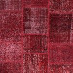 שטיח צמר אדום מלבני בסגנון פאצ'וורק