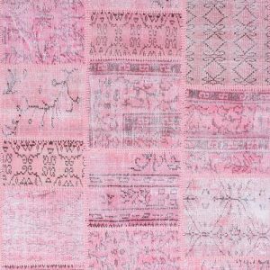 שטיח צמר ורוד בסגנון צלטיקה