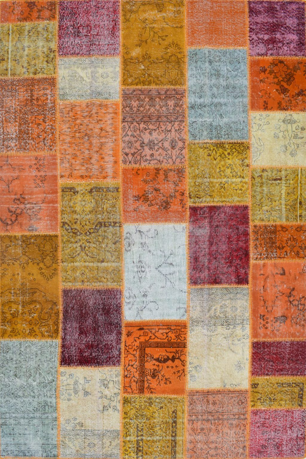 שטיח מלבני צבעוני בסגנון ייחודי עשוי צמר