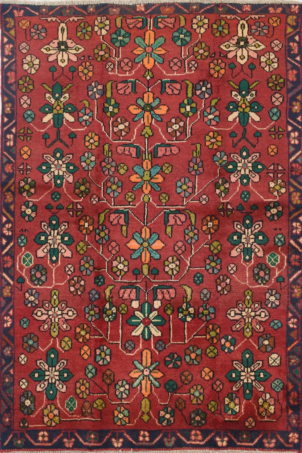 שטיח כפרי מלבני מצמר בצבע אדום עם פרחים צבעוניים