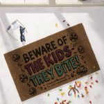 שטיח כניסה ילדים נושכים