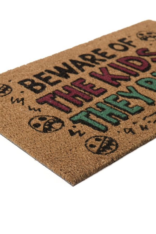 שטיח כניסה ילדים נושכים