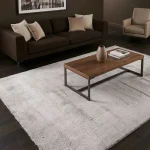שטיח שאגי מויו MO03-07 פנינה בז', Living Room, Quiet Luxury (Mocha & Espresso), Modern, Studio Clean, styled props.