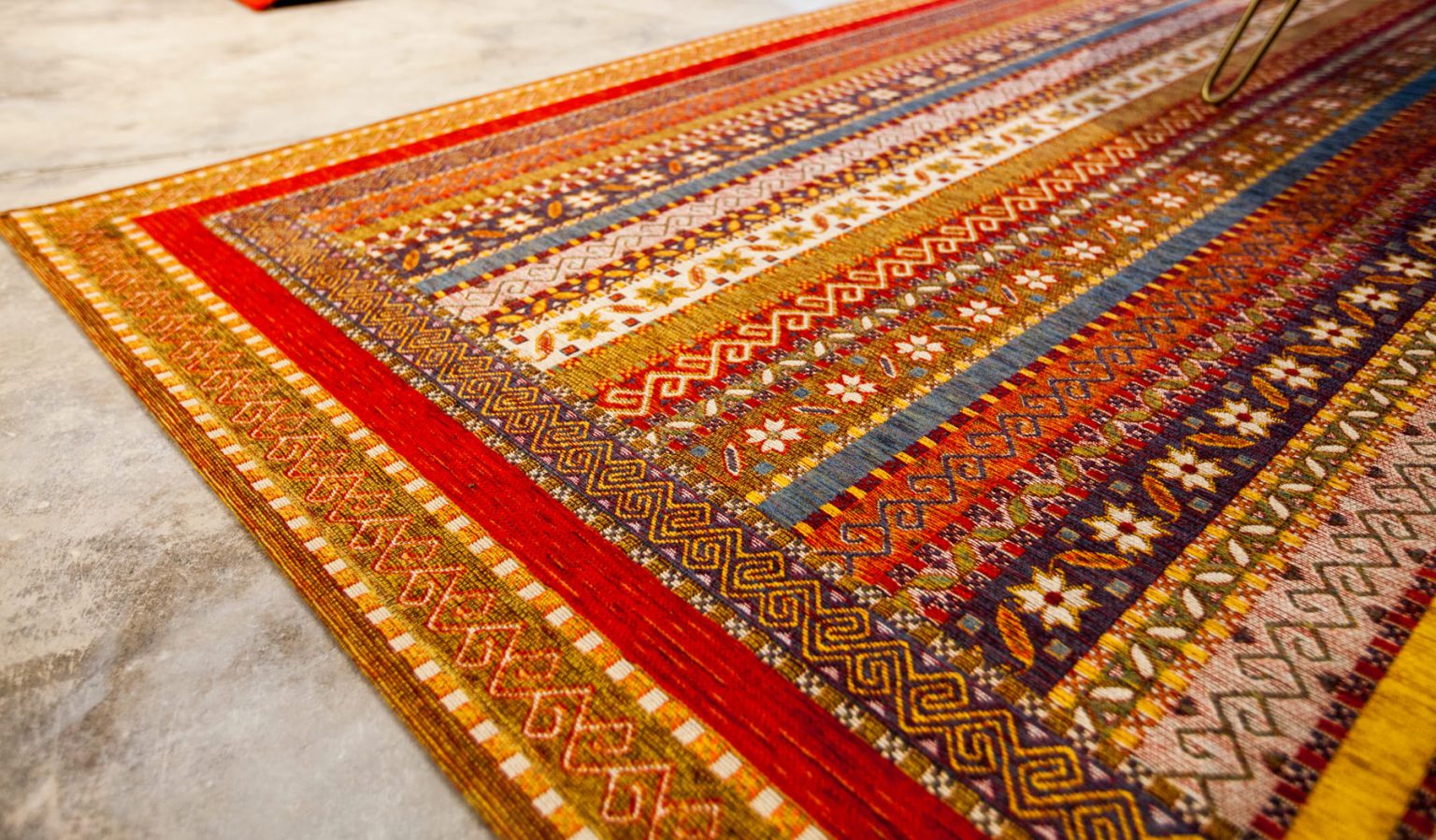 שטיח קרלוצ'י דגם Serafian שהאל פרסי צבעוני